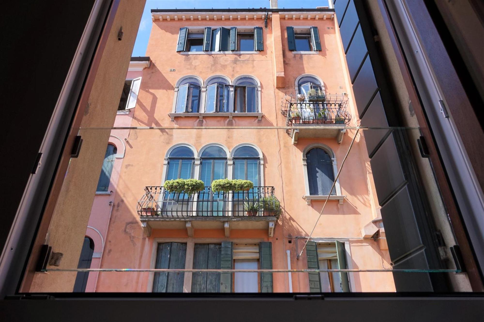 Sara S Luxury Home Five Minutes From Piazza San Marco Венеция Экстерьер фото